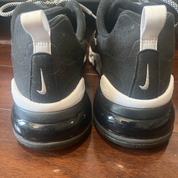 Nike AirMax 270 React Black/White - Picture 2 of 11